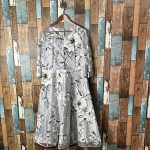 Chic white Floral Long  Sleeve Dress in Gray